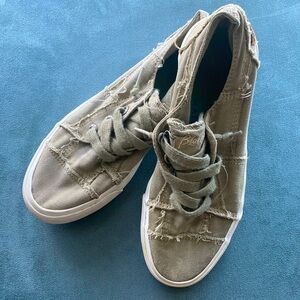 Blowfish 6.5 green slip on